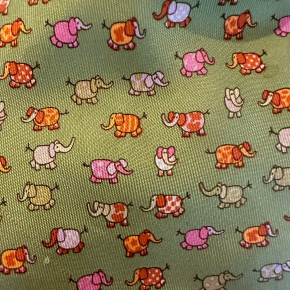 Ferragamo elephant tie 100% silk - Picture 3 of 3